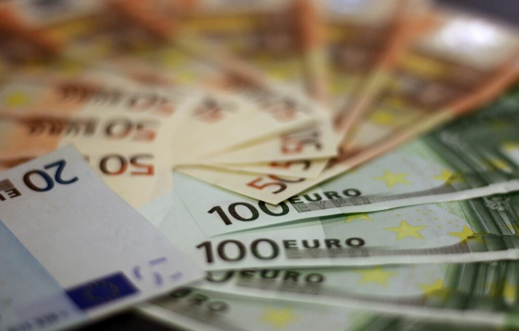 Sella resta nell’ombra: metodi estorsivi e clienti truffati
